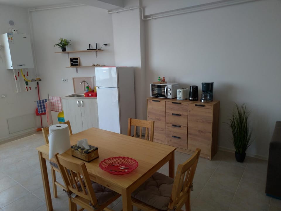 Coffee/tea facilities, Kitchen or kitchenette, Dining area, minibar, pet friendly, stove, toaster