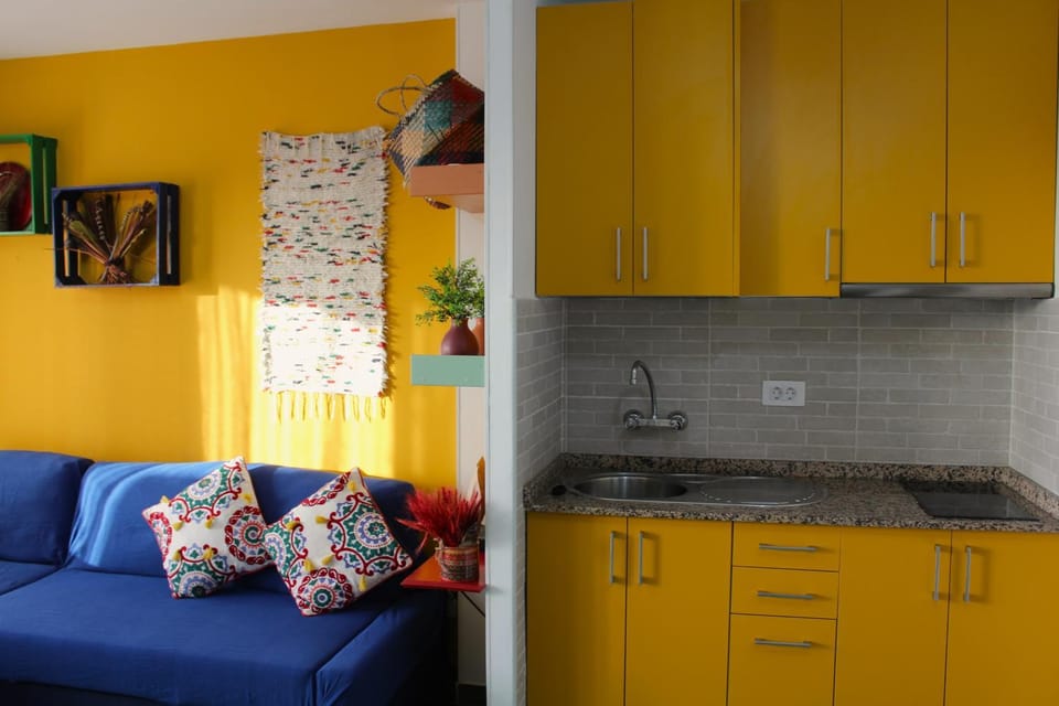 Kitchen or kitchenette, Living room, stove