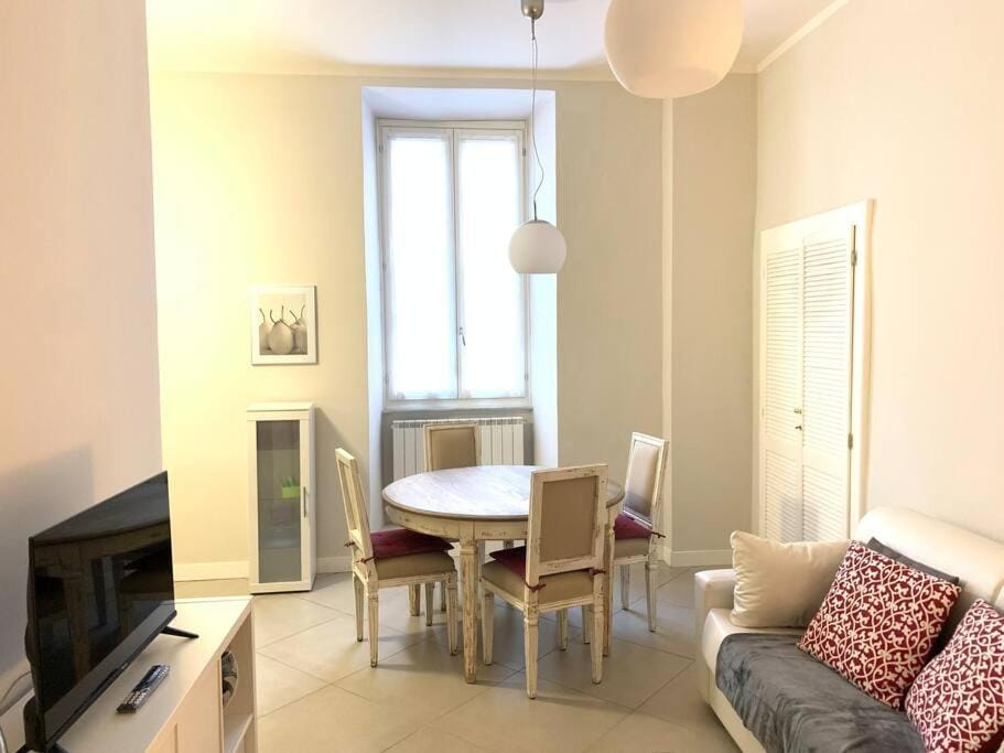 Communal lounge/ TV room, TV and multimedia, Kitchen or kitchenette, Living room, Seating area, Dining area, Evening entertainment