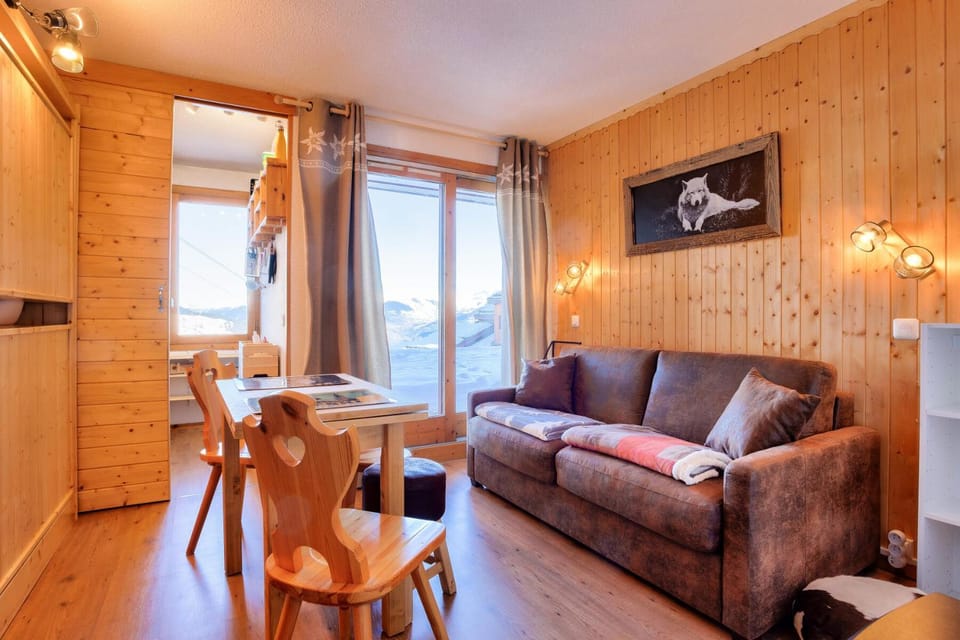 Bed, Living room, fireplace, furniture, kitchen