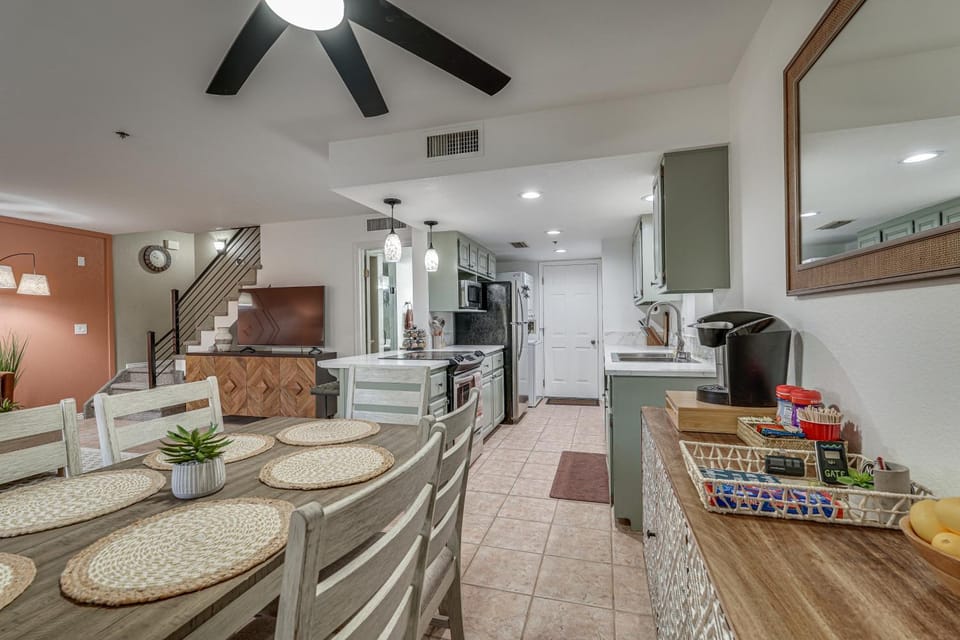 1 Mi to Boat Ramp: Lake Havasu City Condo w/ Patio House in Lake Havasu City
