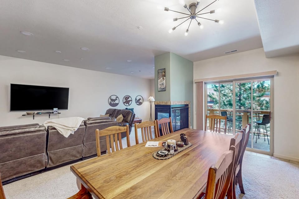 Mountain Vista Apartment in Fraser