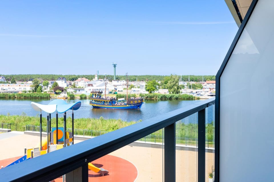 Property building, Natural landscape, View (from property/room), Balcony/Terrace, River view
