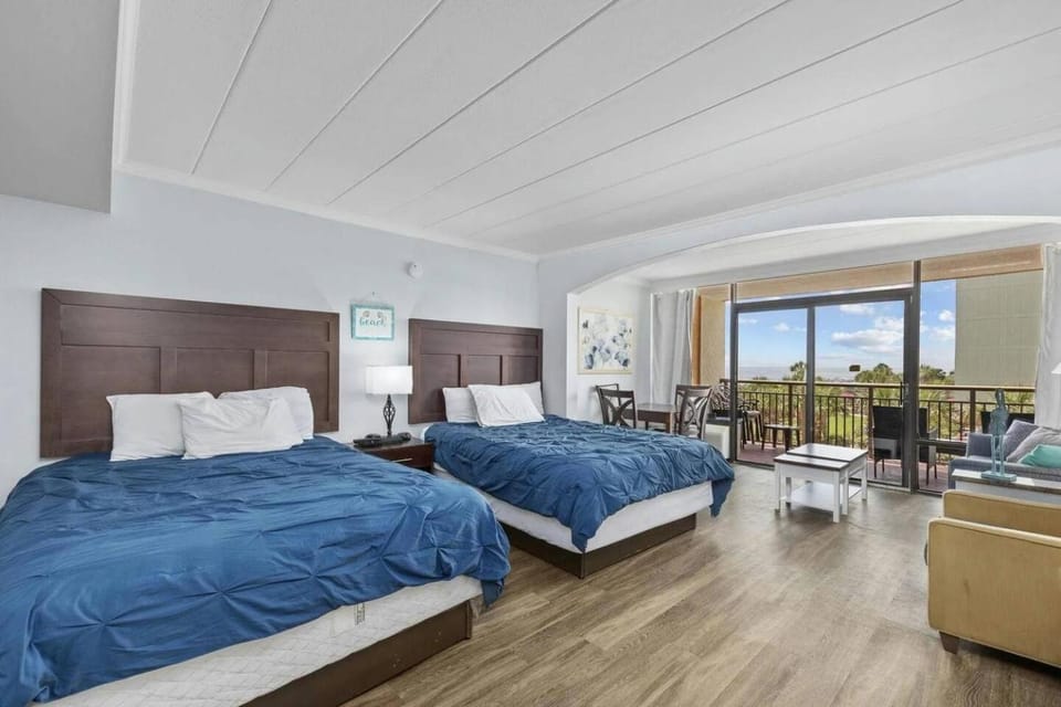 Bed, Living room, Bedroom
