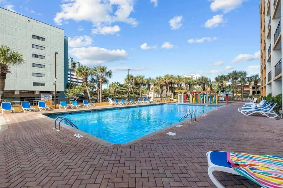 Pool view, Swimming pool, sunbed