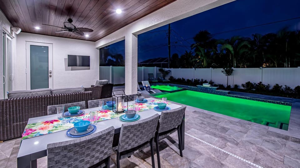 Tropical Delight House in Naples Park
