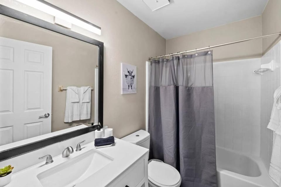Cozy Townhouse - Gym Pool Golf Fast WiFi 2B2B Apartment in Tampa