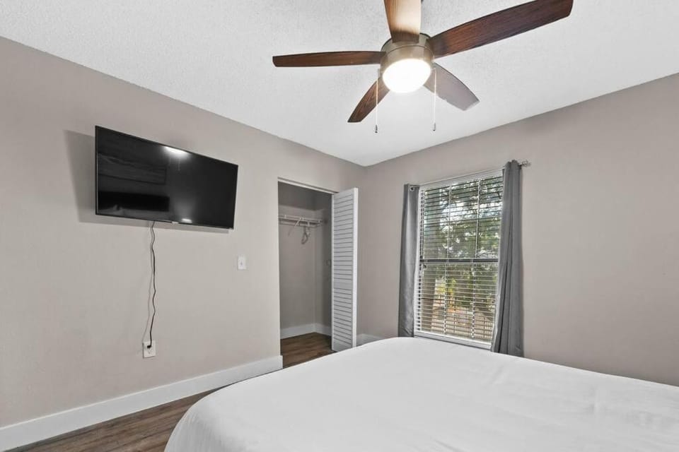 Cozy Townhouse - Gym Pool Golf Fast WiFi 2B2B Apartment in Tampa