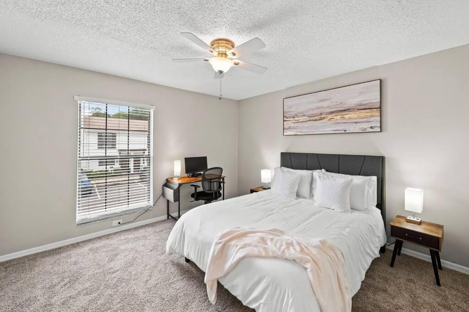 Cozy Townhouse - Gym Pool Golf Fast WiFi 2B2B Apartment in Tampa