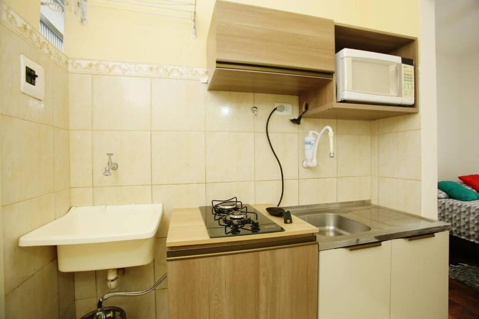 Estúdio na melhor rua do Centro Histórico, bem localizado Apartment in Porto Alegre