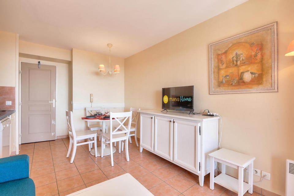 fireplace, kitchen