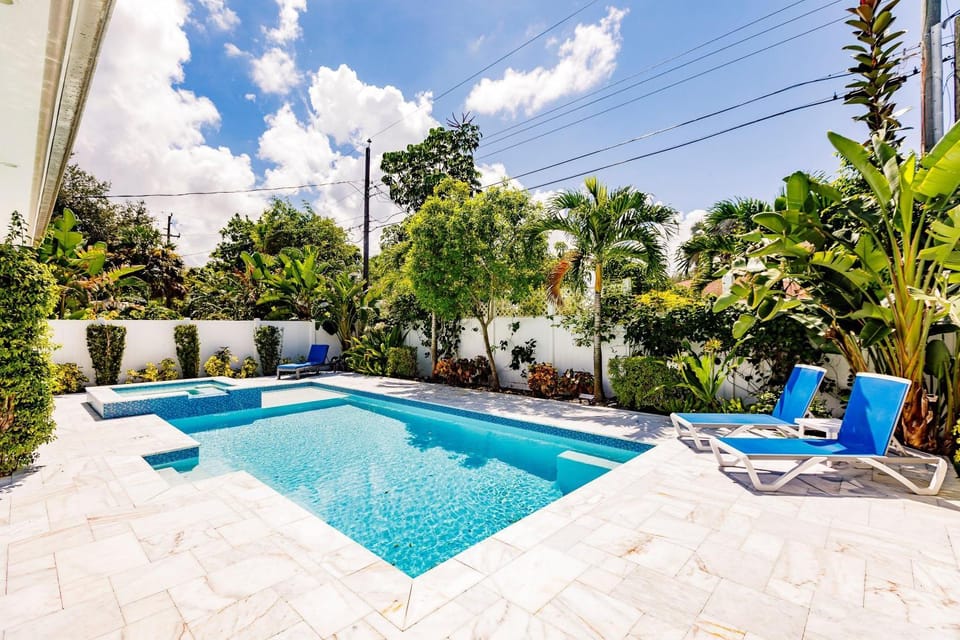 Calming Waters House in Naples Park