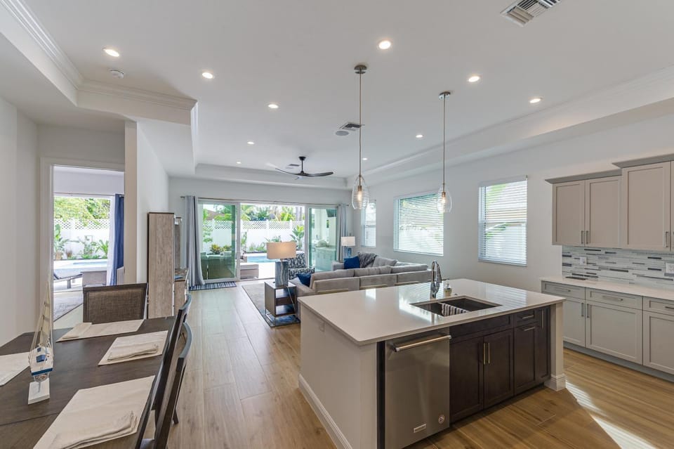 Calming Waters House in Naples Park