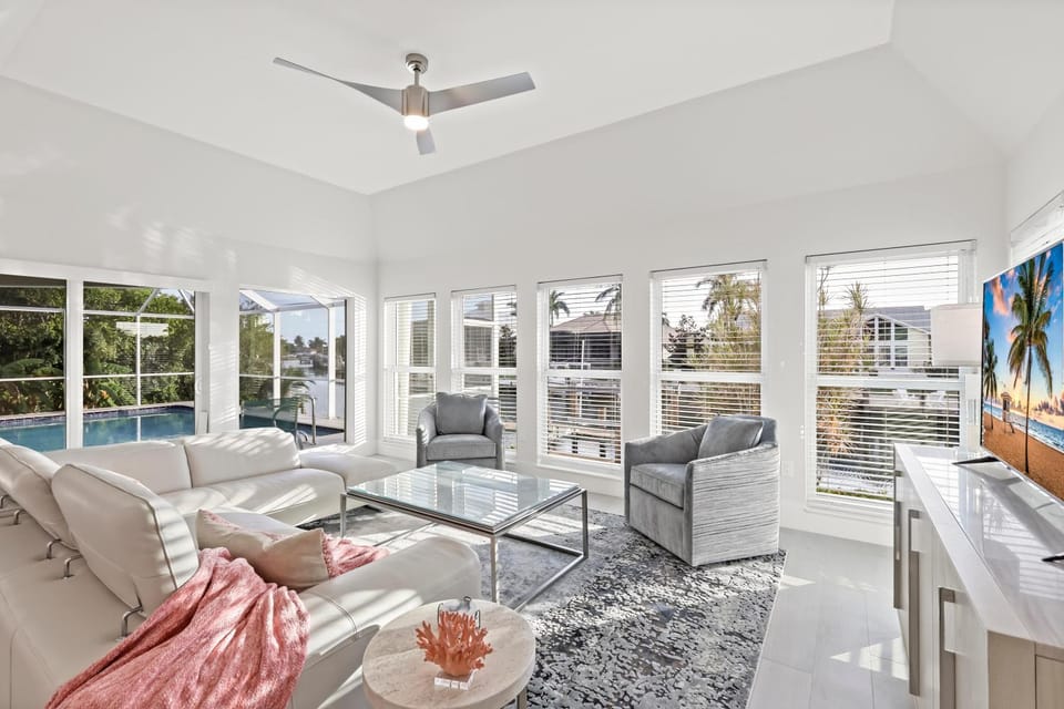 W exposure waterfront home with pool, spa and dock House in Marco Island
