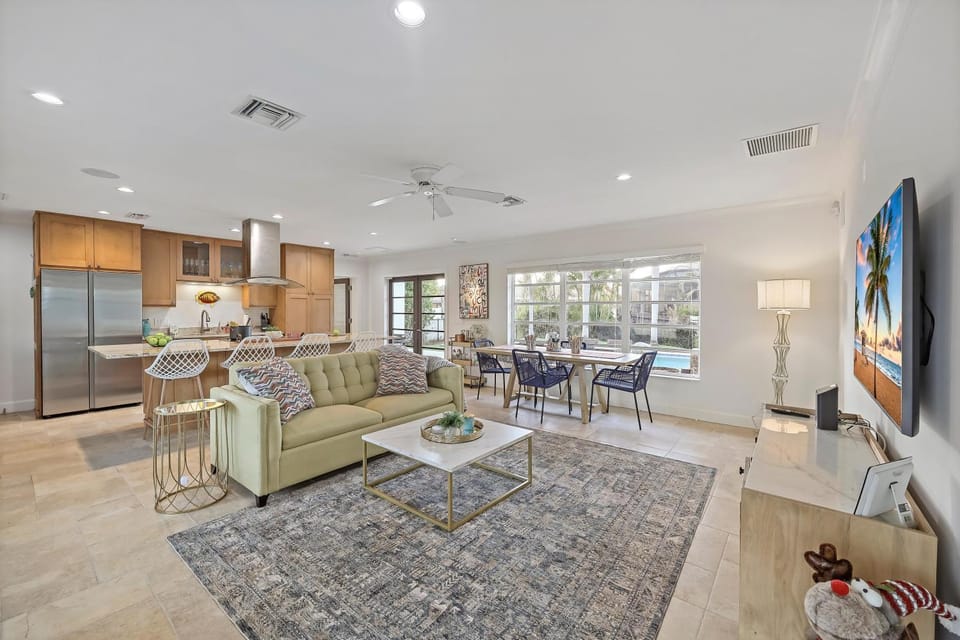 Pet-friendly inland home with resort style yard/pool House in Marco Island