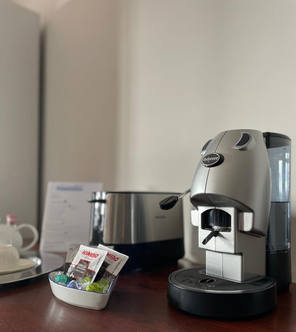 Coffee/tea facilities, toaster
