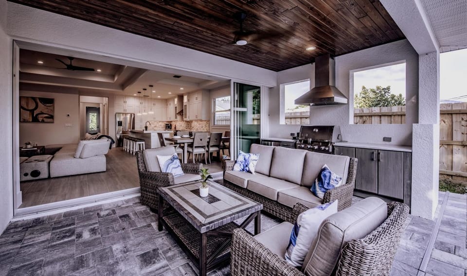 Sandy Toes House in Naples Park