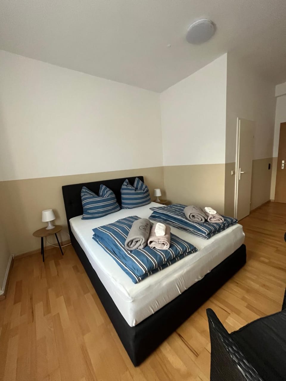 Doppelzimmer mit Bad-TV-Külschrank 9 Bed and Breakfast in Lower Saxony, Germany