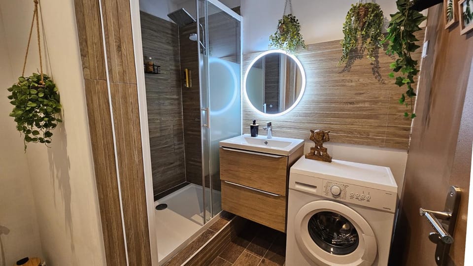 Bathroom, washing machine