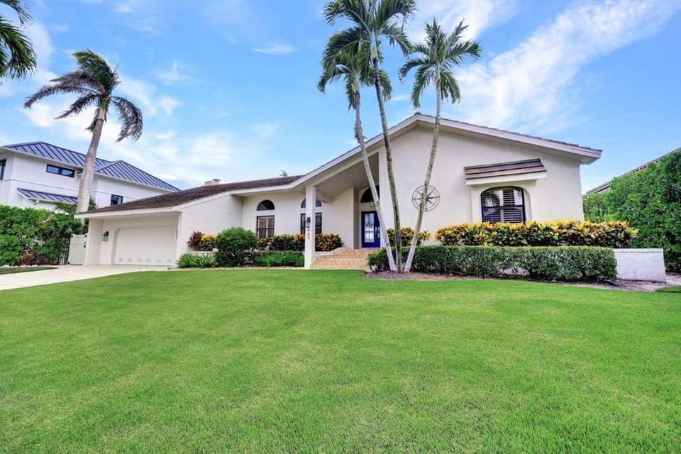 Direct boating access waterfront home with pool/spa House in Marco Island