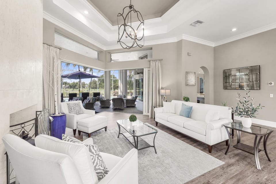 Opulent golf front home with SW-facing lanai and pool House in Marco Island
