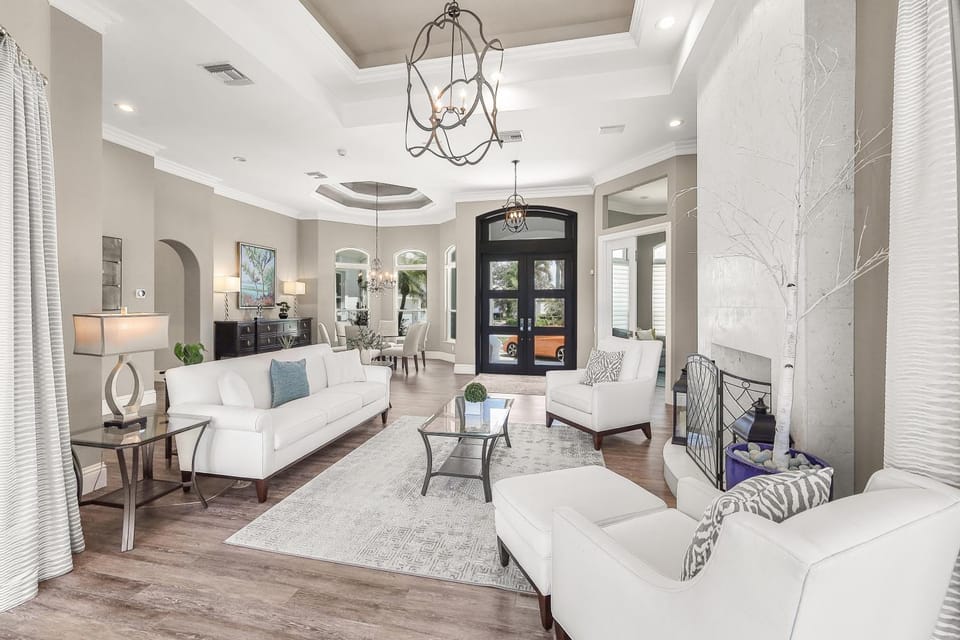 Opulent golf front home with SW-facing lanai and pool House in Marco Island