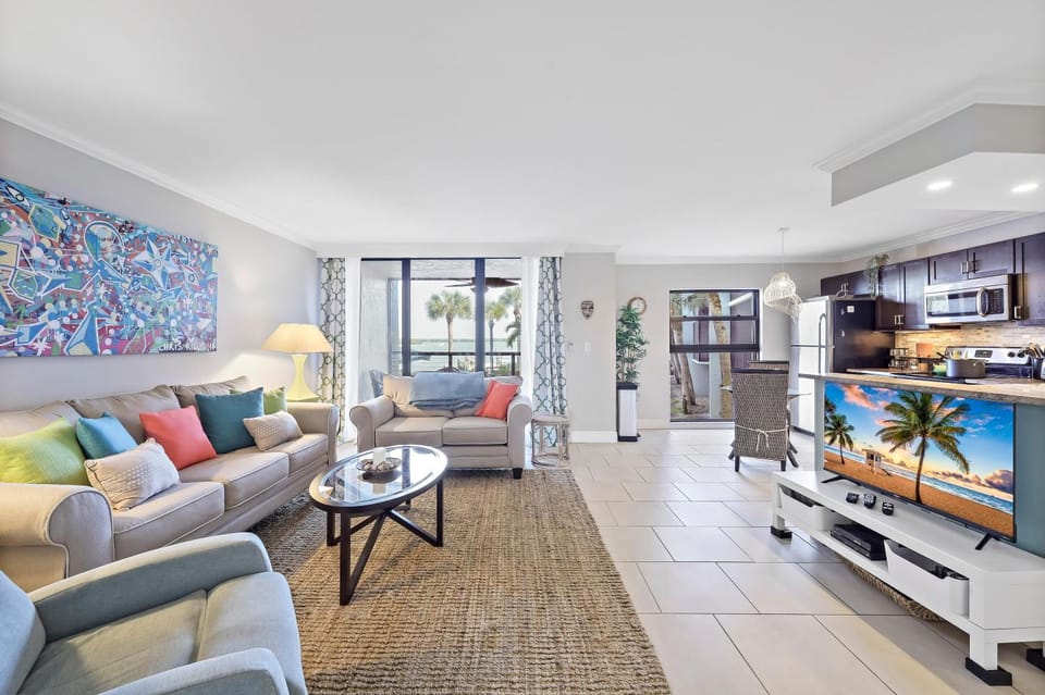 Olde Marco riverfront condo with pools and tennis House in Marco Island