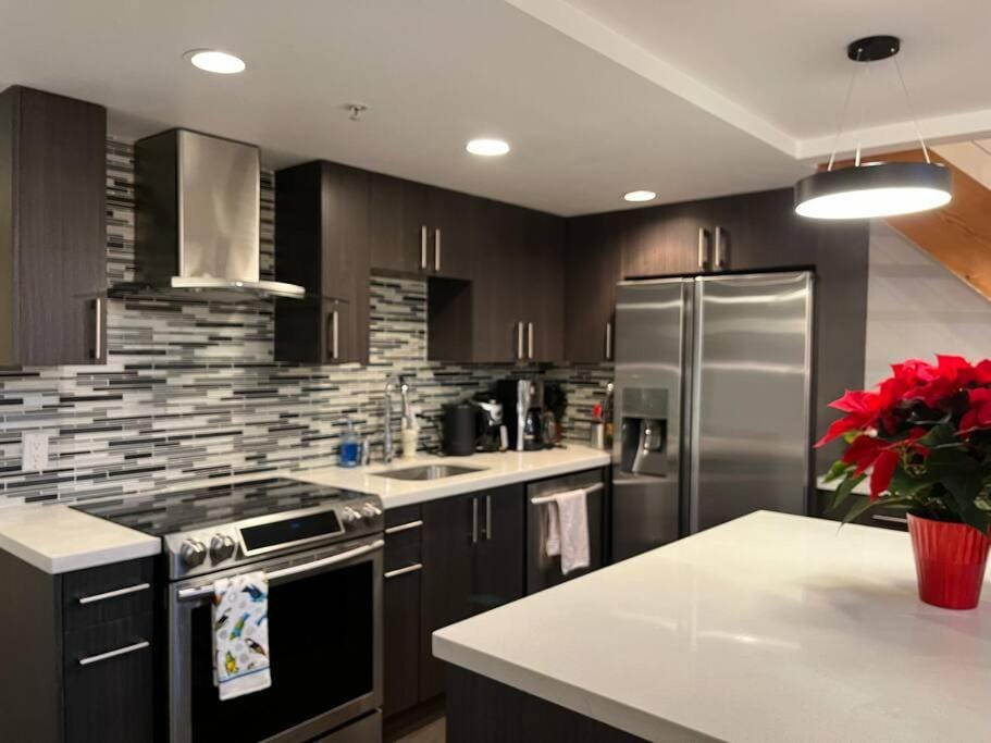 Modern top-floor 1-bedroom loft with free parking Apartment in Vancouver