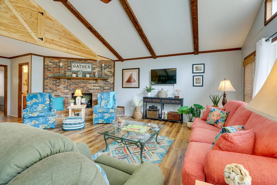 Oak Island Vacation Rental w/ Decks, Walk to Beach House in Oak Island