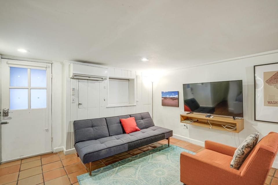 DC Apartment: 2 Mi to National Mall! Apartment in District of Columbia