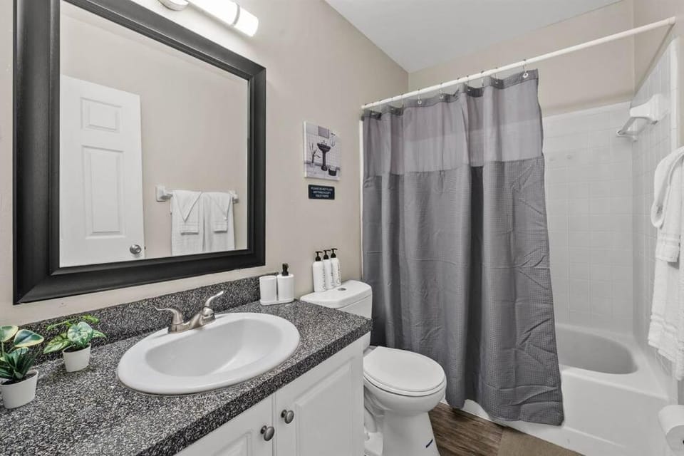 Cozy Townhouse - Gym Pool Golf Fast WiFi 2B2B Apartment in Tampa