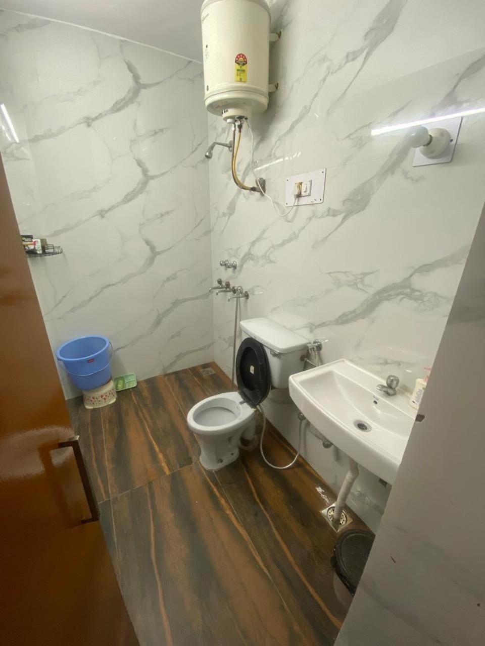 2 BDRM APARTMENT with Kitchen and AC, Parking Apartment in Chandigarh