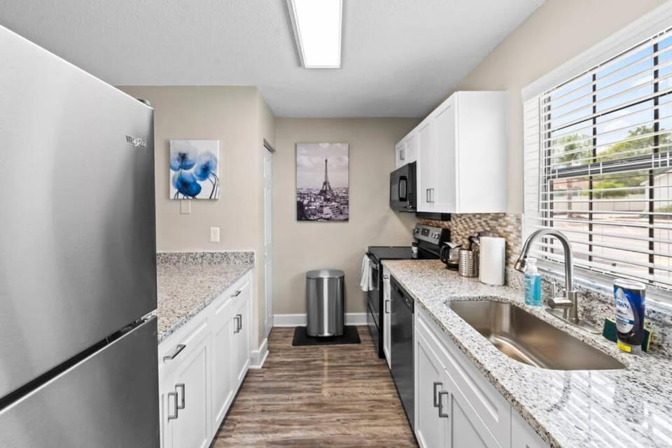 Cozy Townhouse - Gym Pool Golf Fast WiFi 2B2B Apartment in Tampa