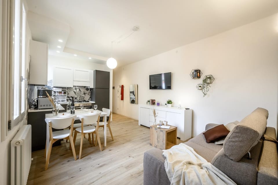 TV and multimedia, Kitchen or kitchenette, Living room