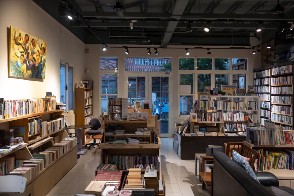 On-site shops, Lounge or bar