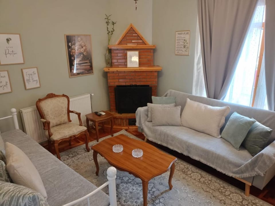 Living room, Seating area, fireplace