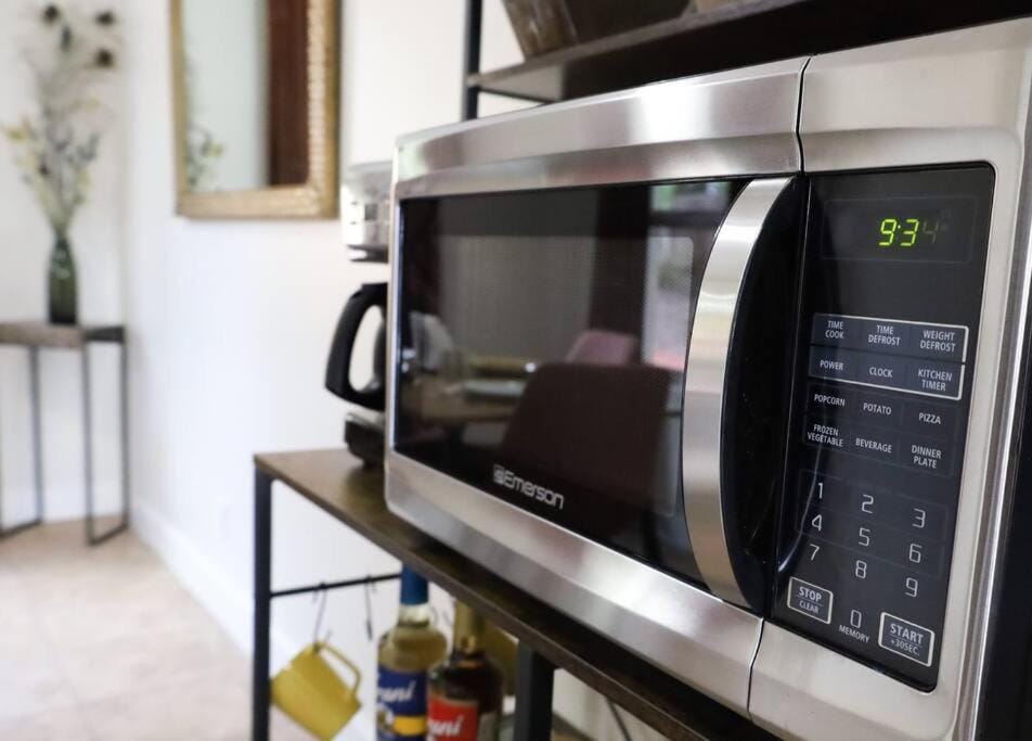 Coffee/tea facilities, microwave