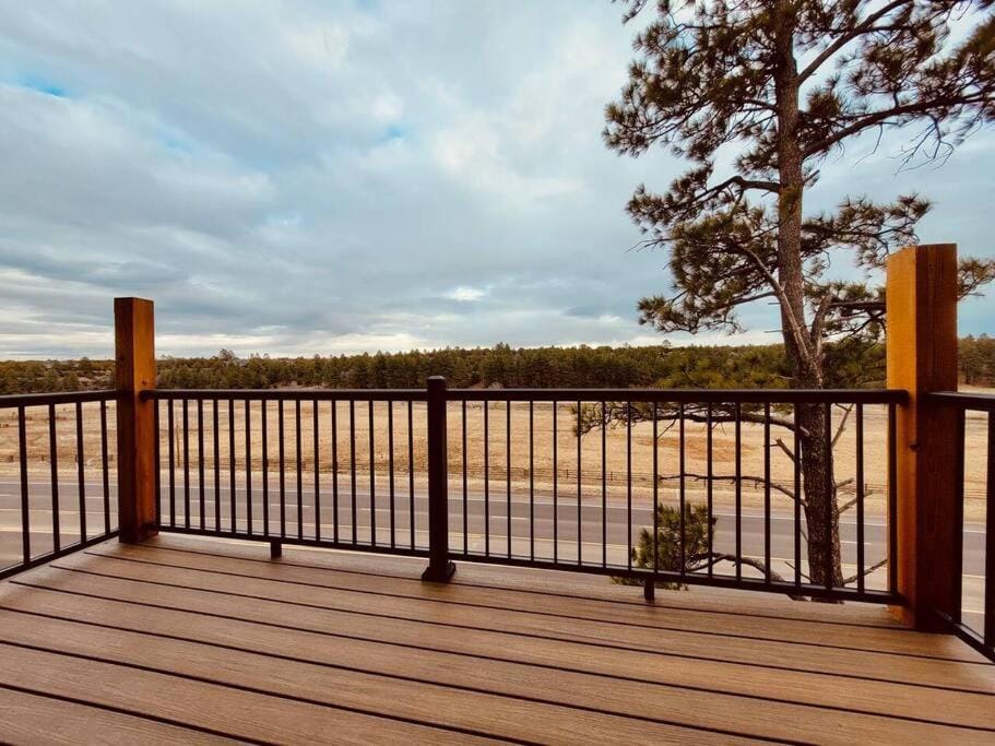 Mountain Escape, w/Fireplace! House in Show Low