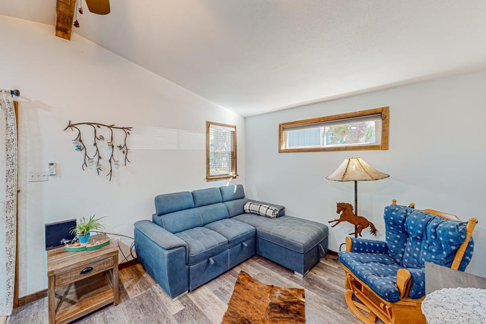 1BR Dog-Friendly Lakefront Cabin w/ Canoes Cabin in Calaveras County