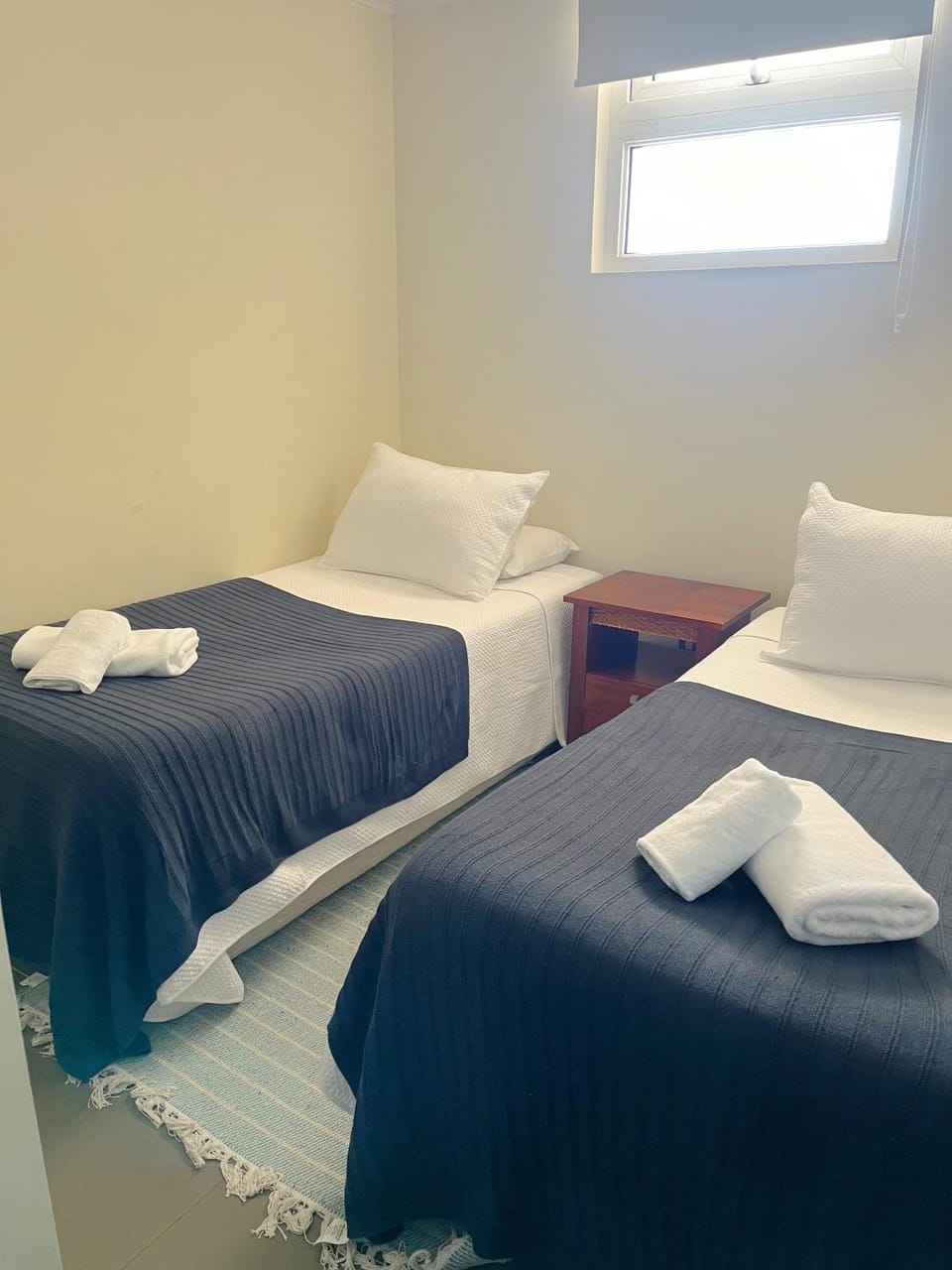 Bed, towels
