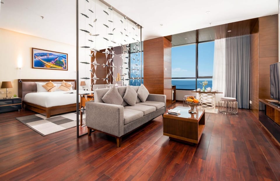 Bed, Natural landscape, TV and multimedia, Living room, Photo of the whole room, Seating area, Bedroom, Sea view, locker, air conditioner