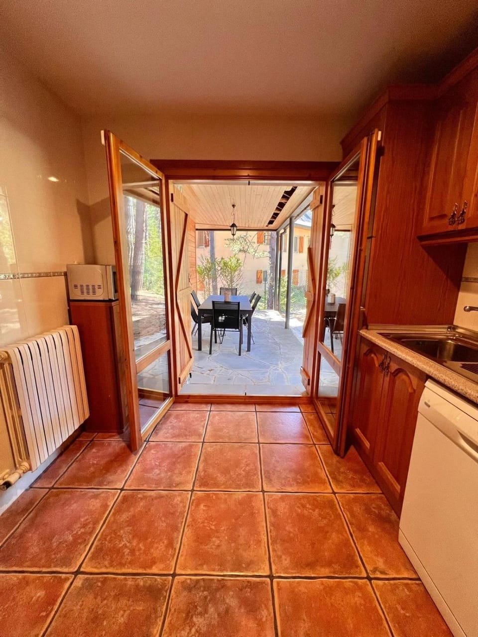 Kitchen or kitchenette, dishwasher, internet, oven, stove