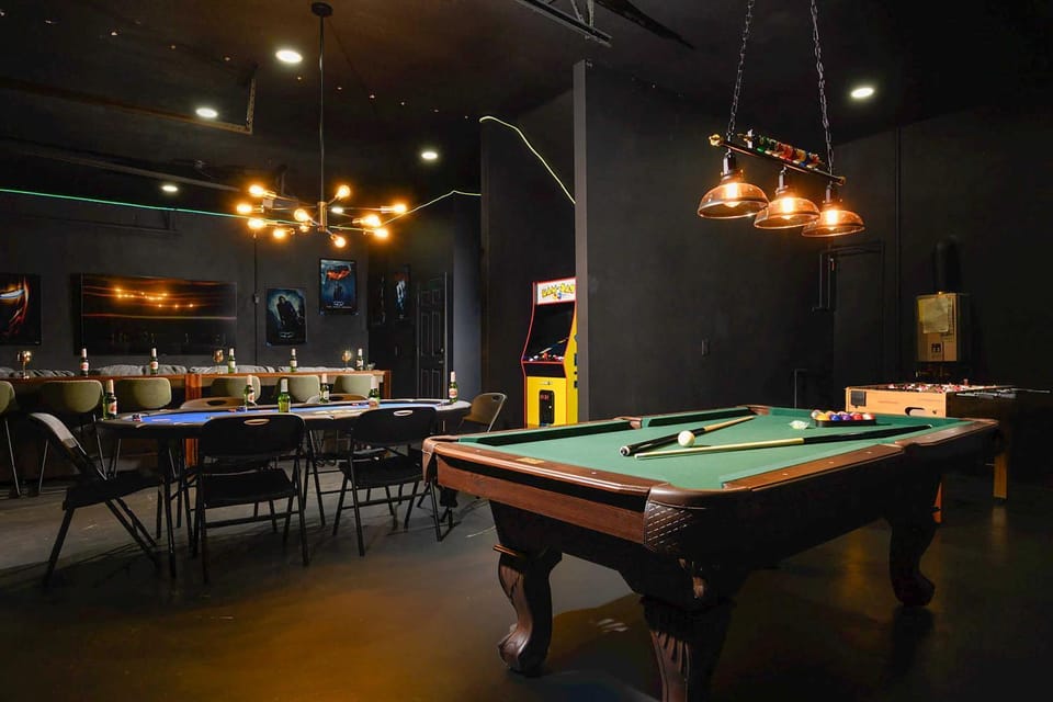 Valrico Villa: Pool, Spa, Court & Game Room Villa in Brandon