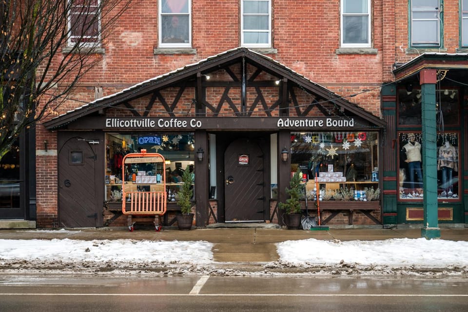 Private Hideaway with Hot Tub - Stylish & Serene Chalet in Cattaraugus