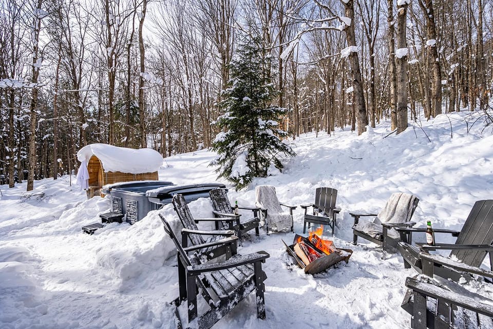 Beautiful chalet on 5 acres - 2 min to Village! Hot-Tub, Sauna, Fire Pit! Chalet in Cattaraugus