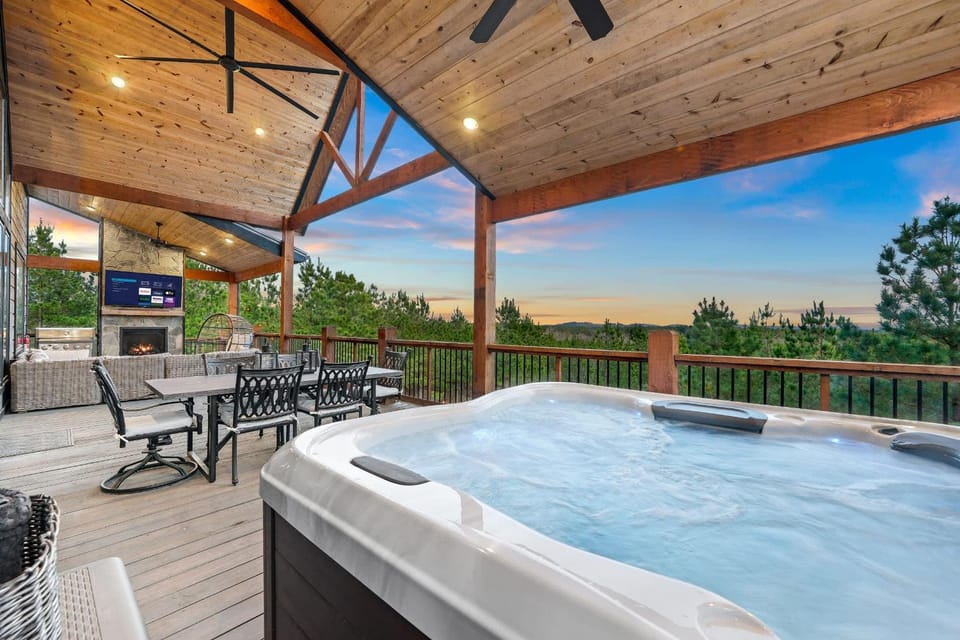 Bright Cabin w Spa + Mountain Views Sleeps 12 Cabin in Oklahoma