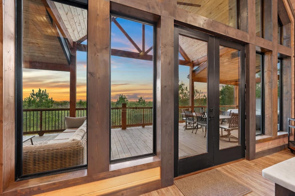 Bright Cabin w Spa + Mountain Views Sleeps 12 Cabin in Oklahoma