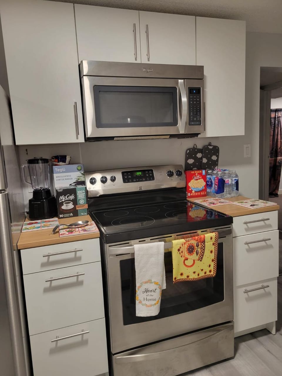 Coffee/tea facilities, kitchen, kitchen