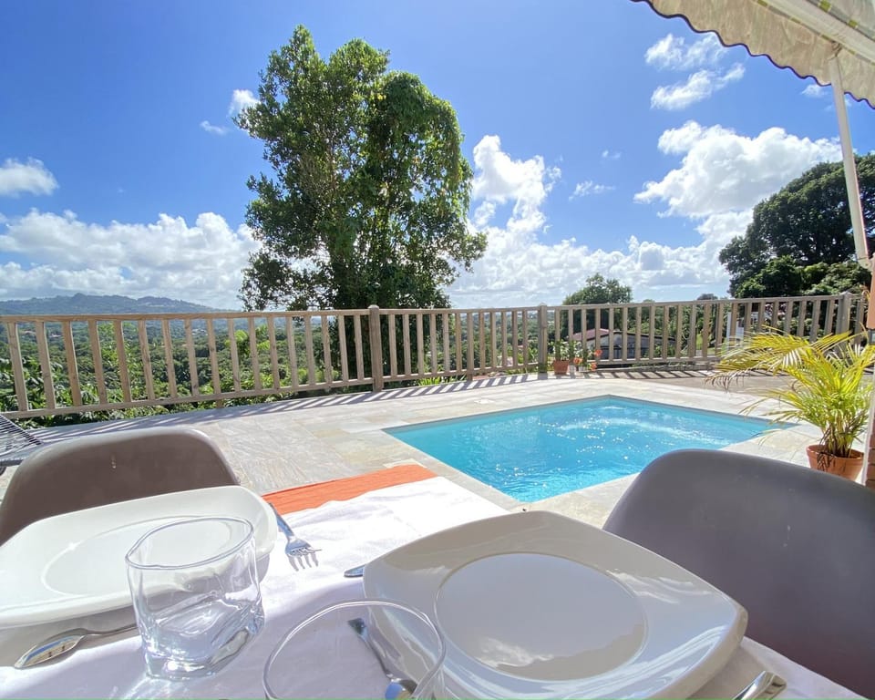 View (from property/room), Balcony/Terrace, Dining area, Mountain view, Pool view