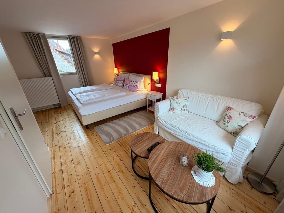 Bed, Living room, Photo of the whole room, Seating area, Bedroom